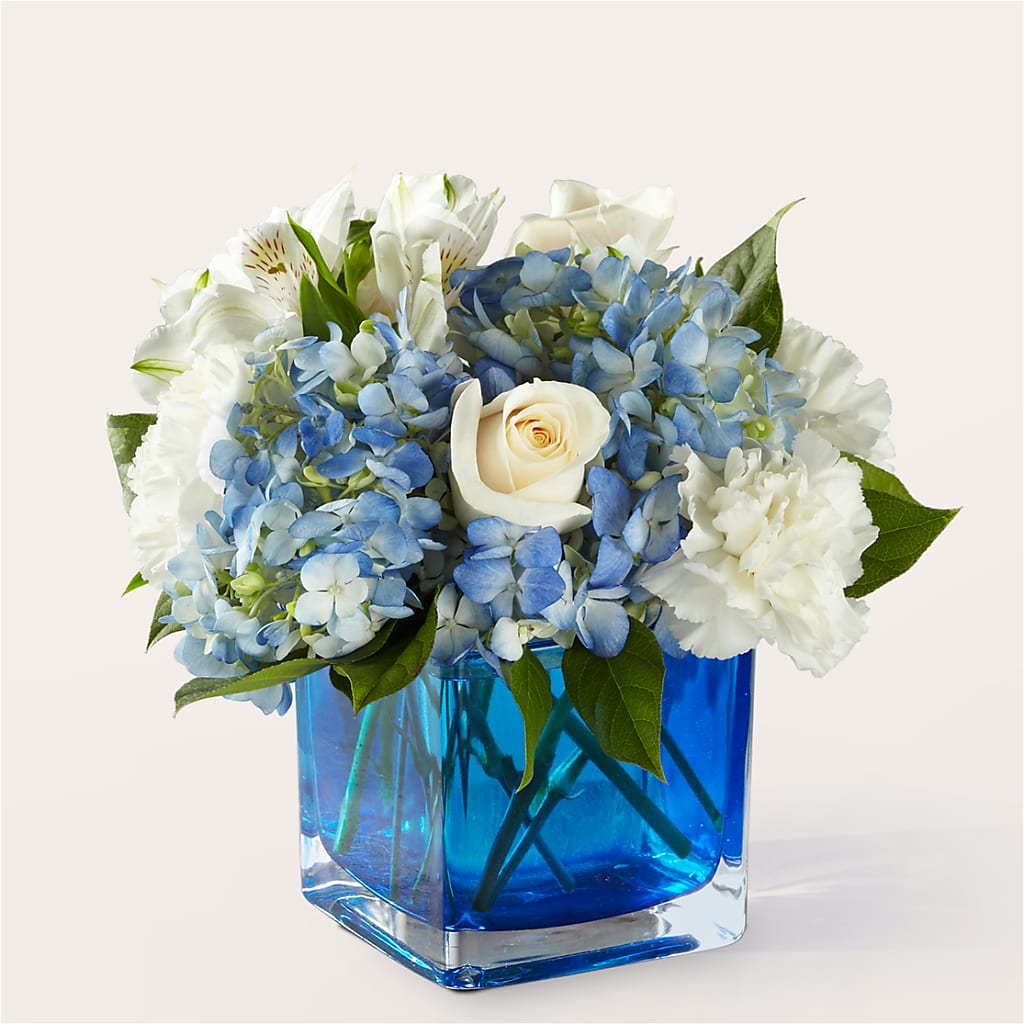 Soothing Waters Bouquet – Heavenly Plants, Regina SK
